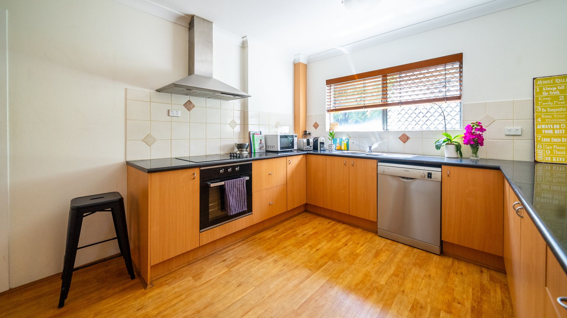 2/9 Australia Avenue, Broadbeach - Thumbnail 5