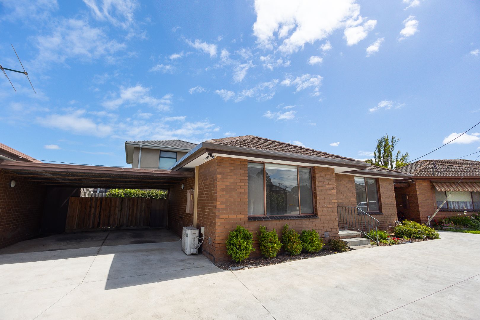 Neat Two-Bedroom Unit in Prime Lalor Location