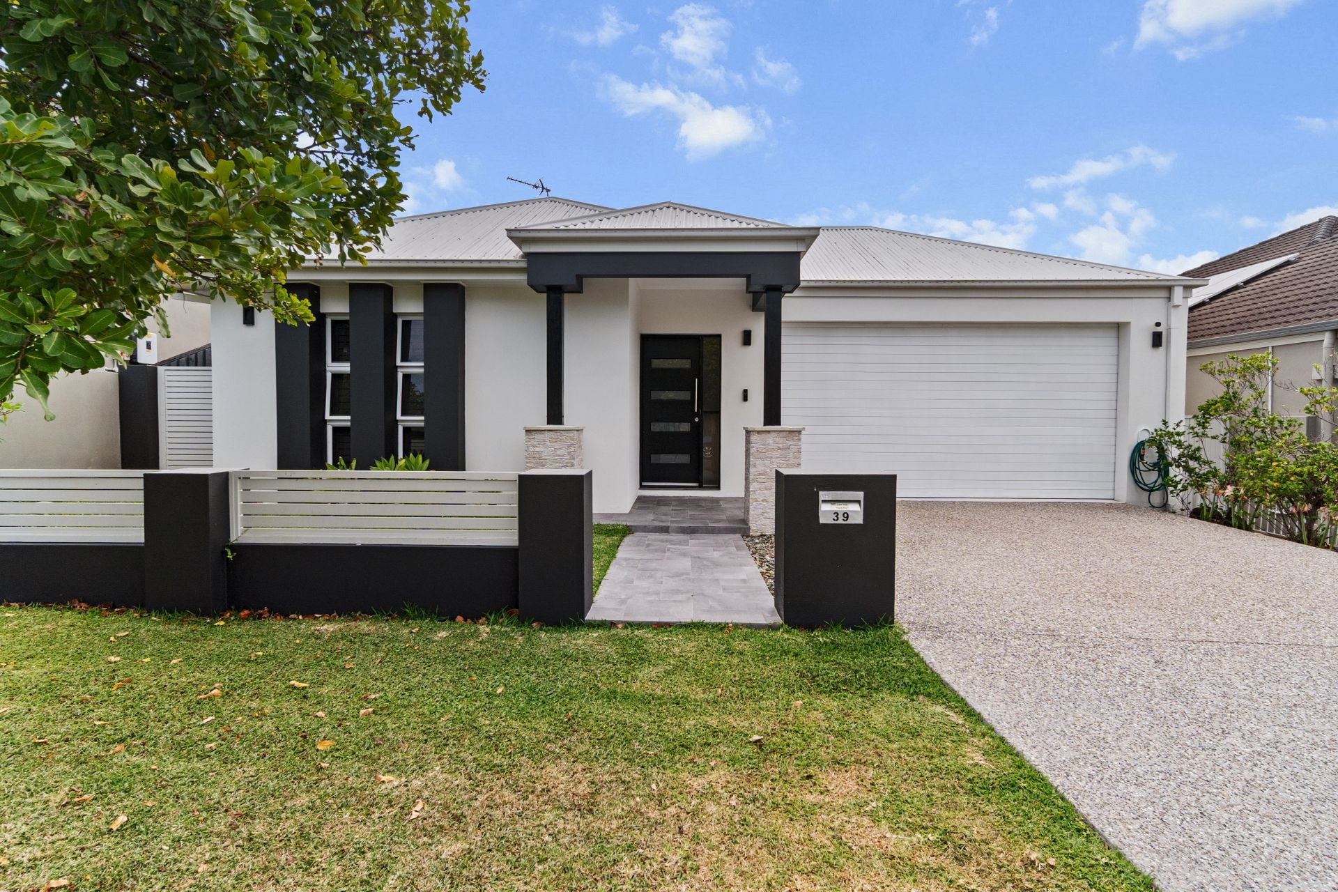 39 Meridien Avenue, Varsity Lakes - Image 1
