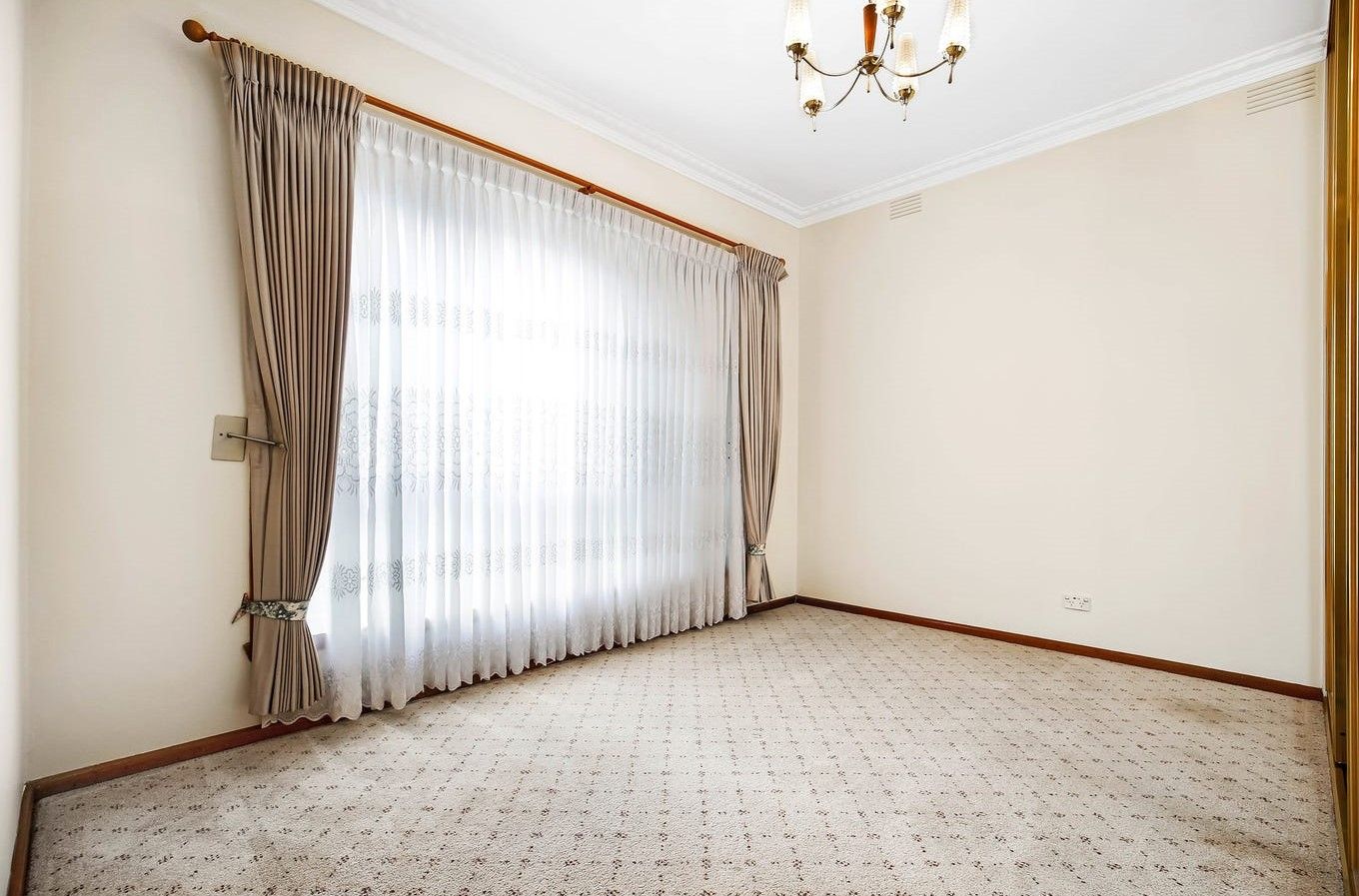 Comfortable 3-bedroom family living in a highly convenient location.