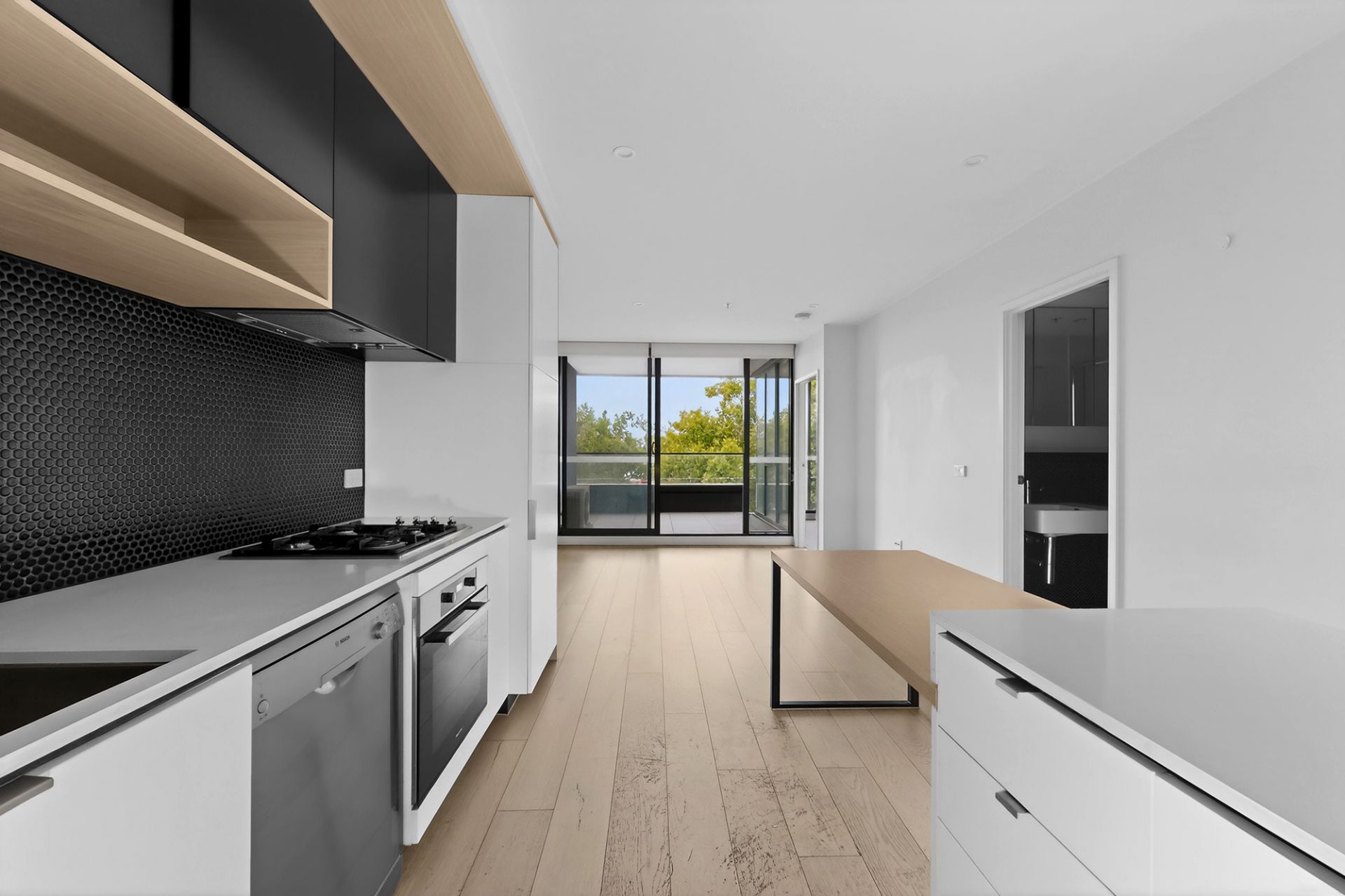 201/5-7 Nepean Highway, Elsternwick - Thumbnail 2