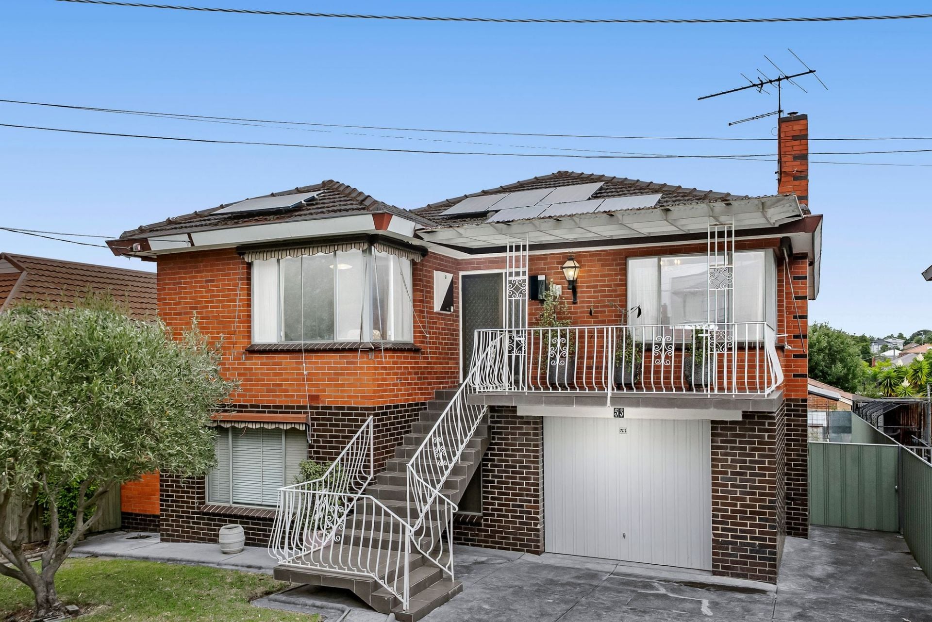 2 HOMES IN ONE ( 2 INCOMES $$$$ )
or SELF-CONTAINED IN-LAW ACCOMMODATION 
or A 5 BEDROOM HOME WITH ROOM FOR ALL