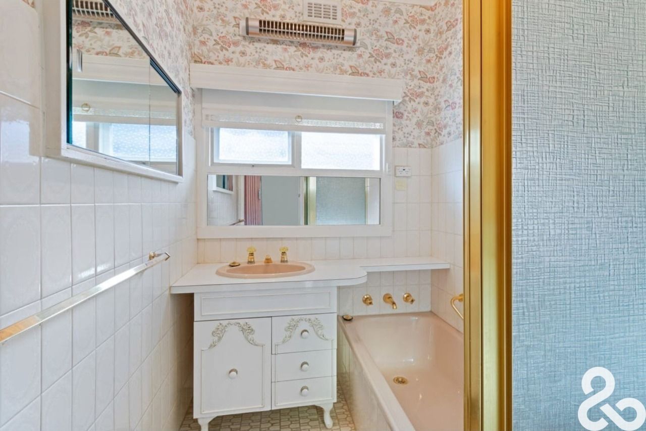 Original Gem with Separate Studio or Office space!