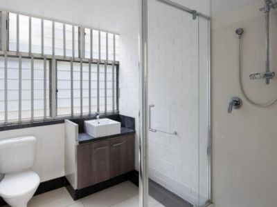 REFURBISHED FREESTANDING WAREHOUSE