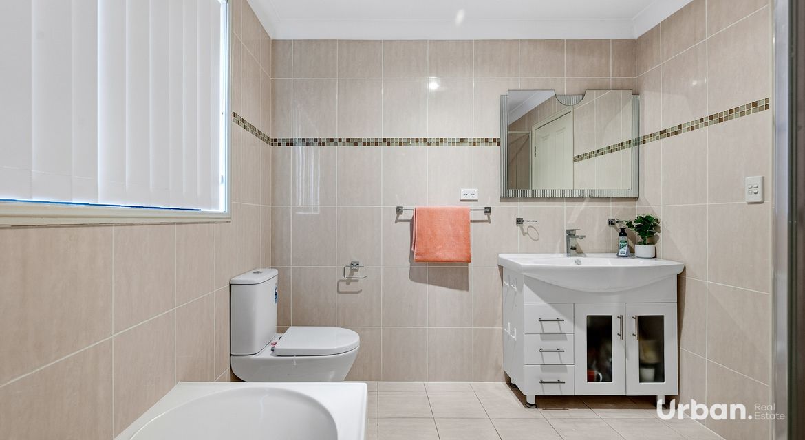 Casula 41 Roth Street