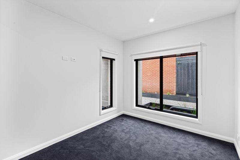 2/12 Allan Avenue, South Morang