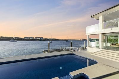 Striking Residence with a Commanding Outlook Over Wide Water