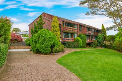 WALK TO TOWN & BEACHES!