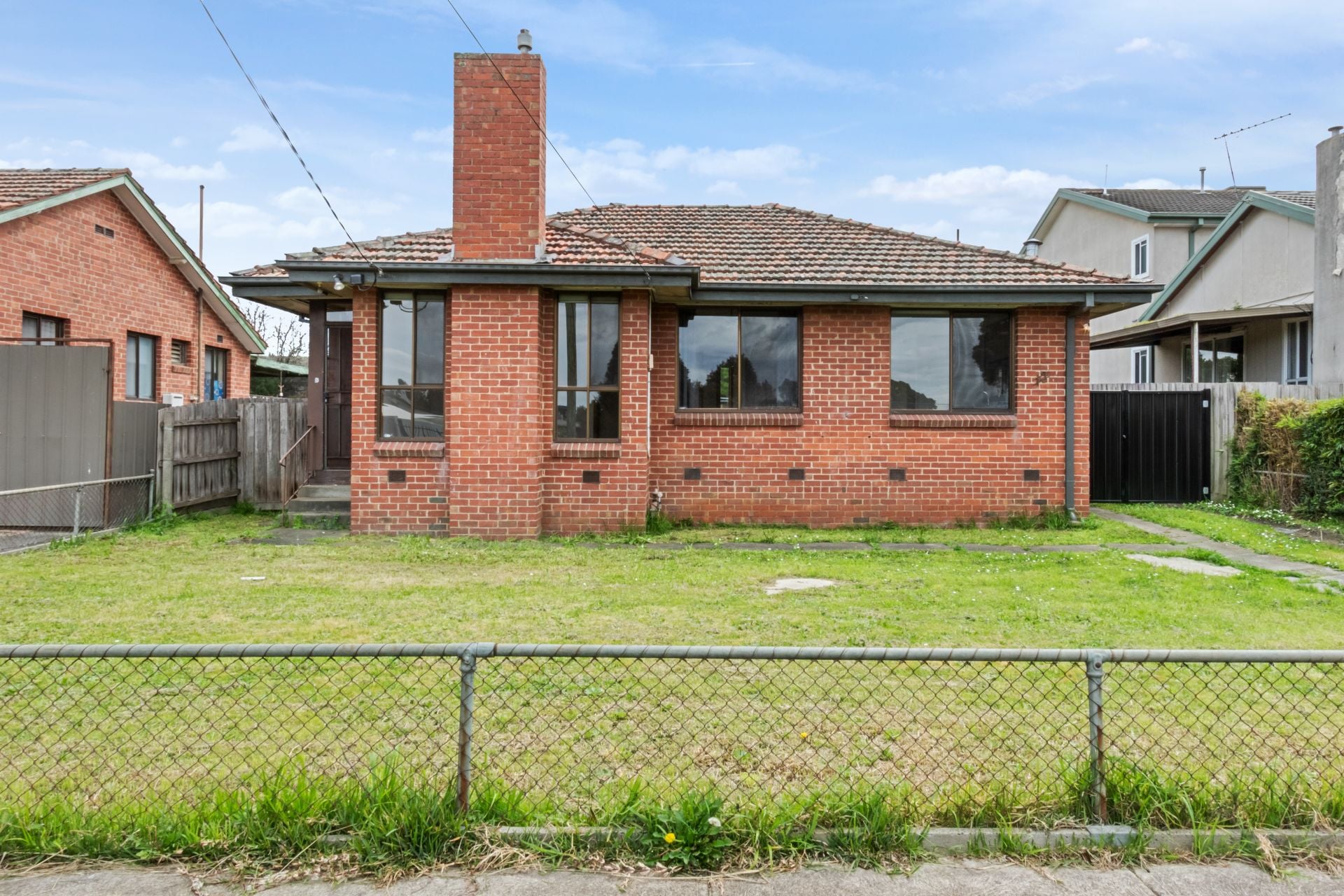 3 Bedroom House with Big Backyard!