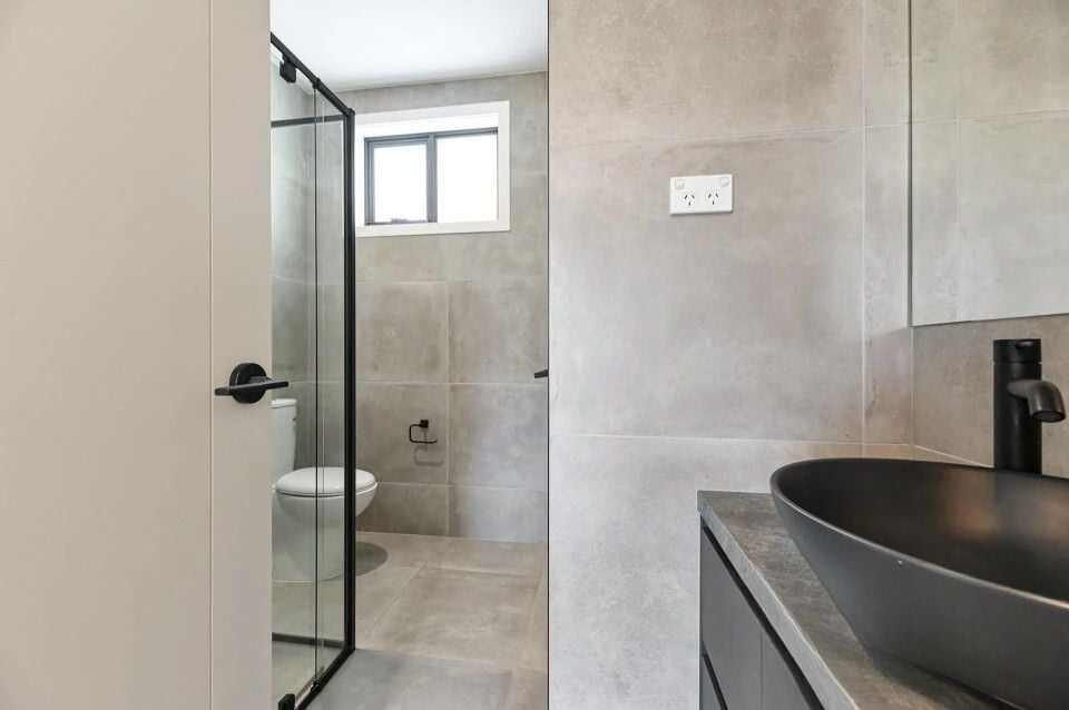 Modern & Low-Maintenance Living in a Prime Hadfield Location