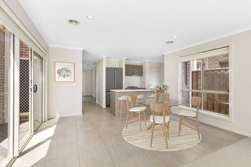 30 Featherbrook Drive, Point Cook