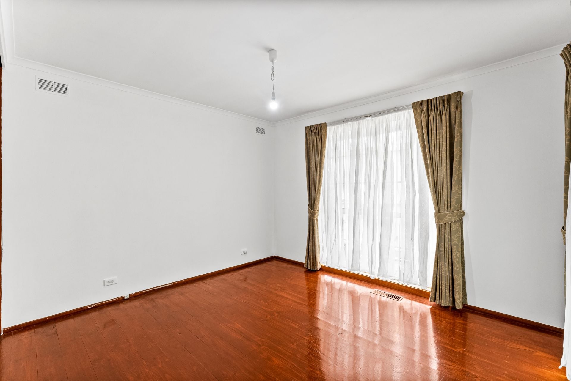 Comfortable, Convenient & Full of Potential in a Quiet Court