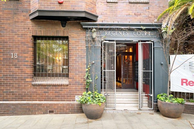 2/18 Springfield Avenue Potts Point NSW, Potts Point - Thumbnail 2