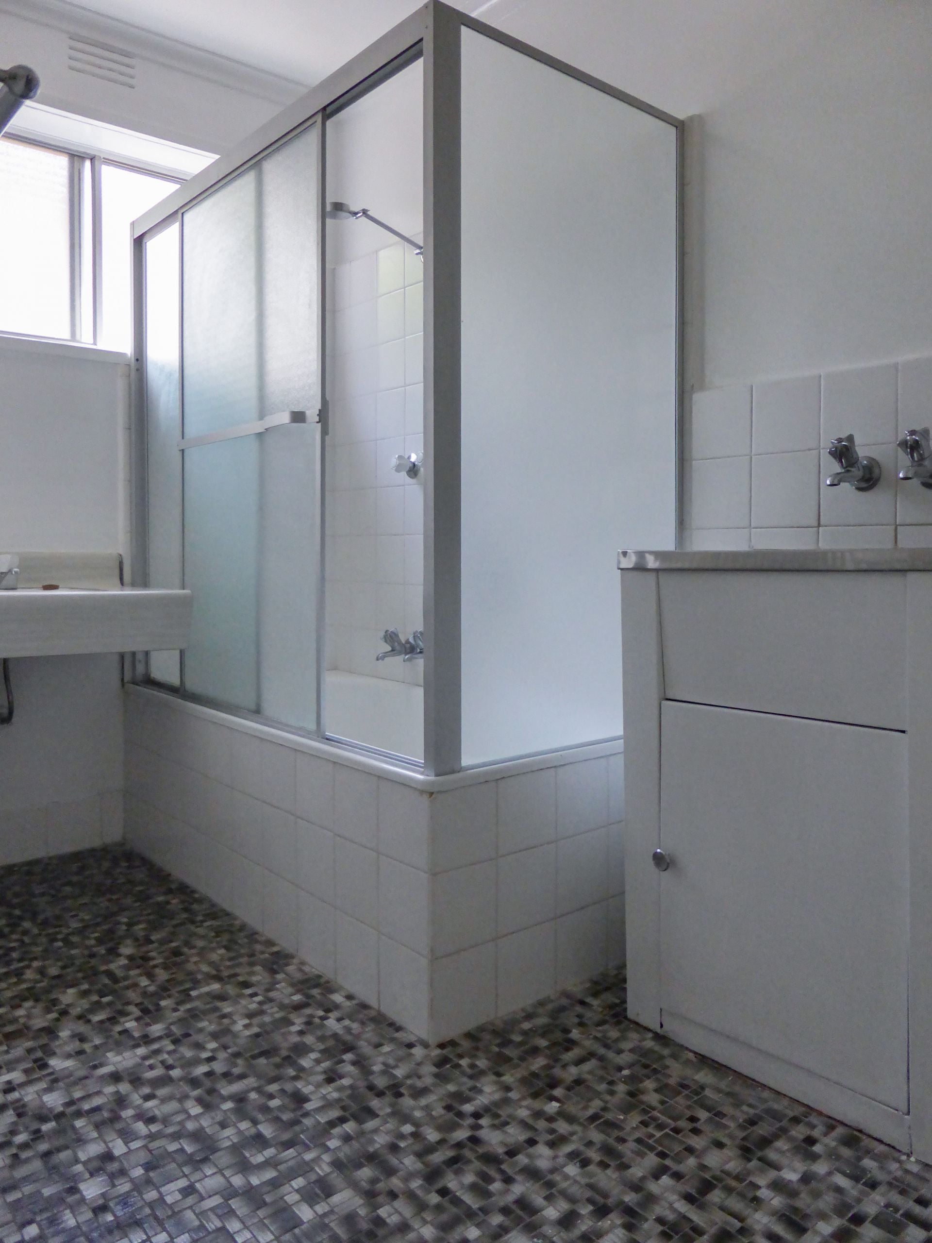 Bright Ground Floor Apartment in Quiet Block