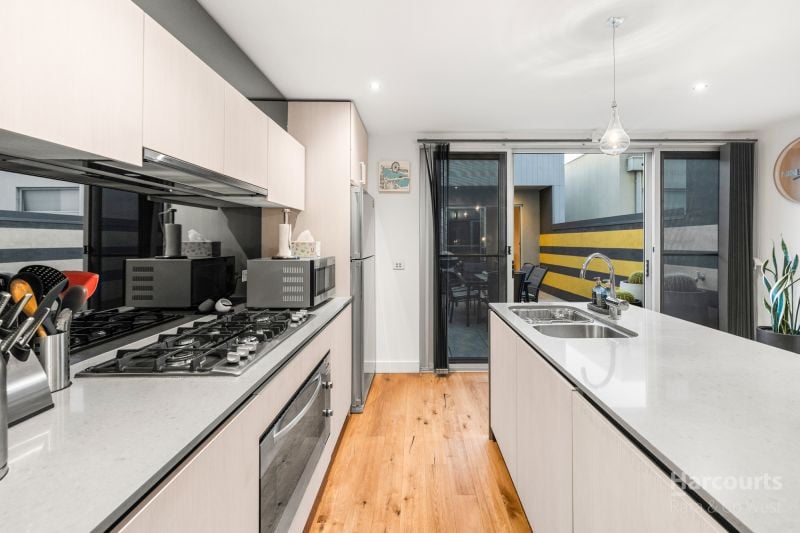 16 Caravel Lane, Caroline Springs