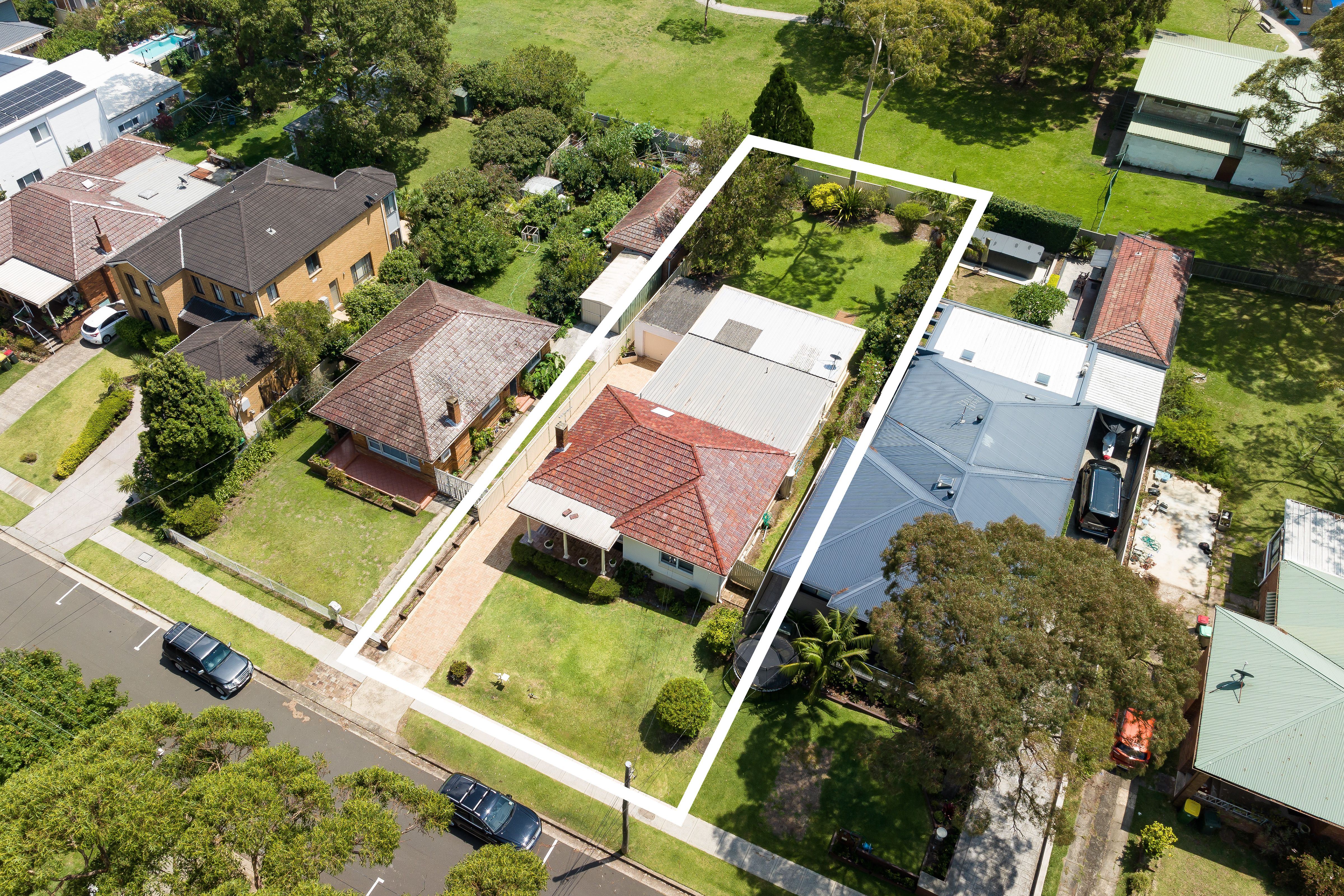 11 Yuruga Avenue, CARINGBAH SOUTH, Caringbah South - Thumbnail 2