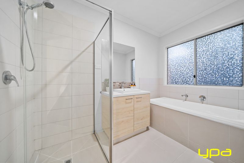 20 Riverstone Boulevard Clyde North VIC, Clyde North - Thumbnail 8