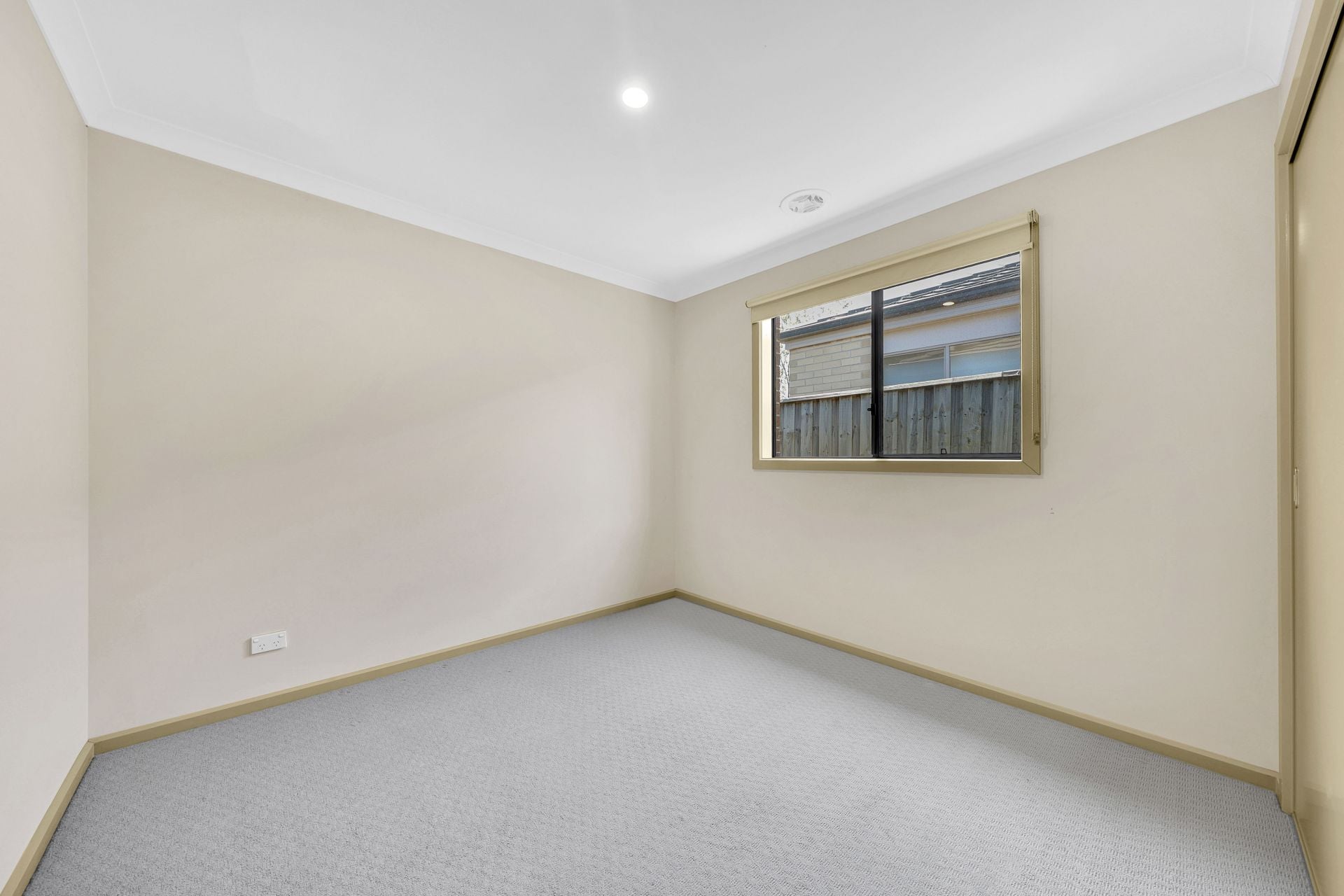 Lovely and Modern 4 Bedroom Home!