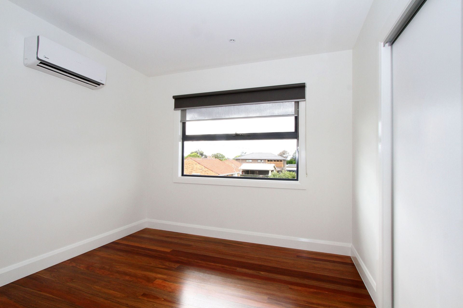 LUXURY TOWNHOUSE, IDEAL LOCATION