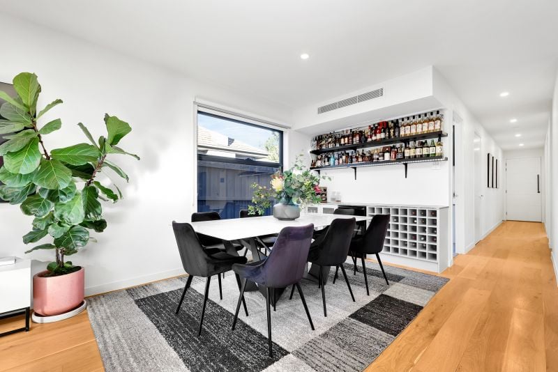 96 North Street, Hadfield