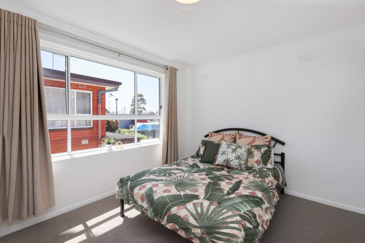 Bright One-Bedroom Apartment in Prime Location!