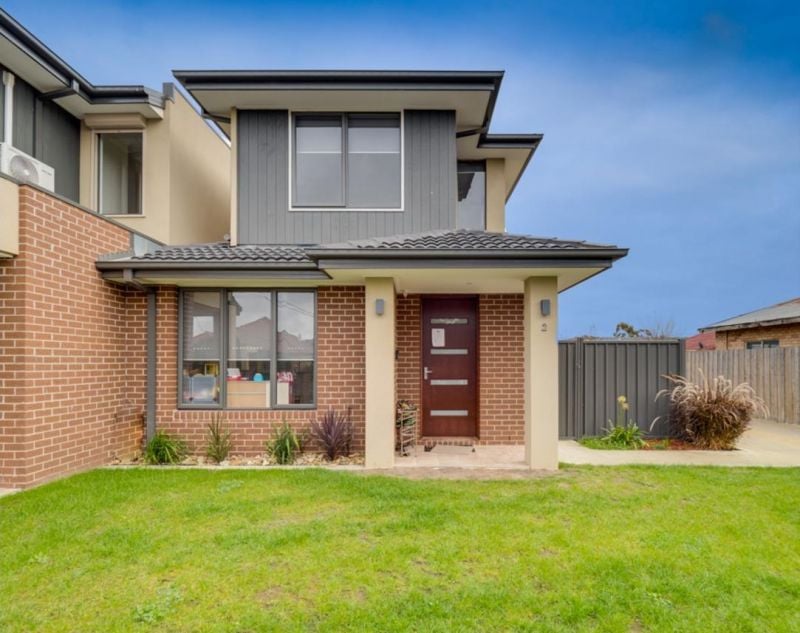 2/13 Wembley Road, Fawkner