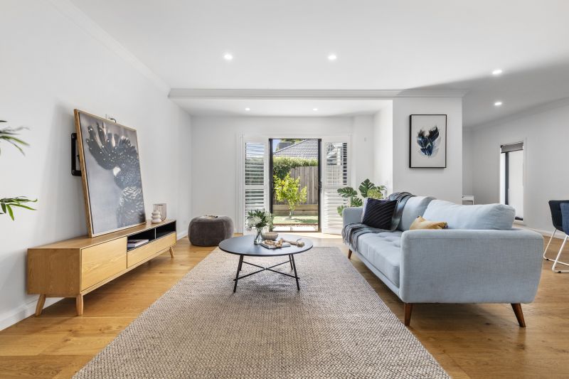 2/15 Travers Street, Thomastown