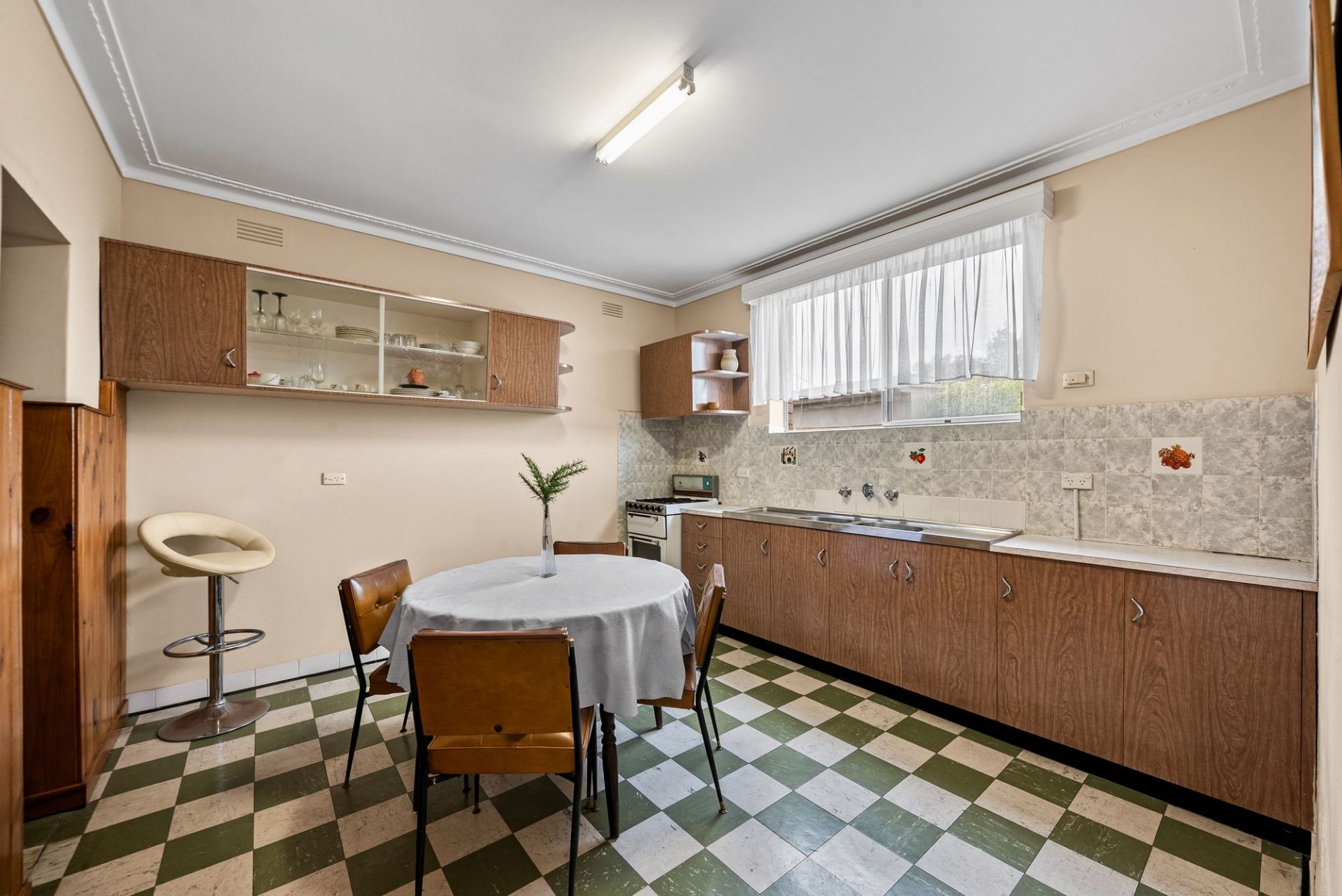 2 HOMES IN ONE ( 2 INCOMES $$$$ )
or SELF-CONTAINED IN-LAW ACCOMMODATION 
or A 5 BEDROOM HOME WITH ROOM FOR ALL