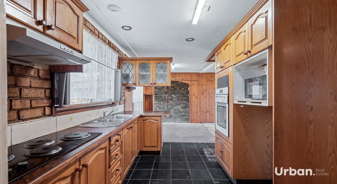 Lurnea 6 Thelma Street