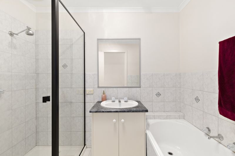 19/2A Crookston Road, Reservoir