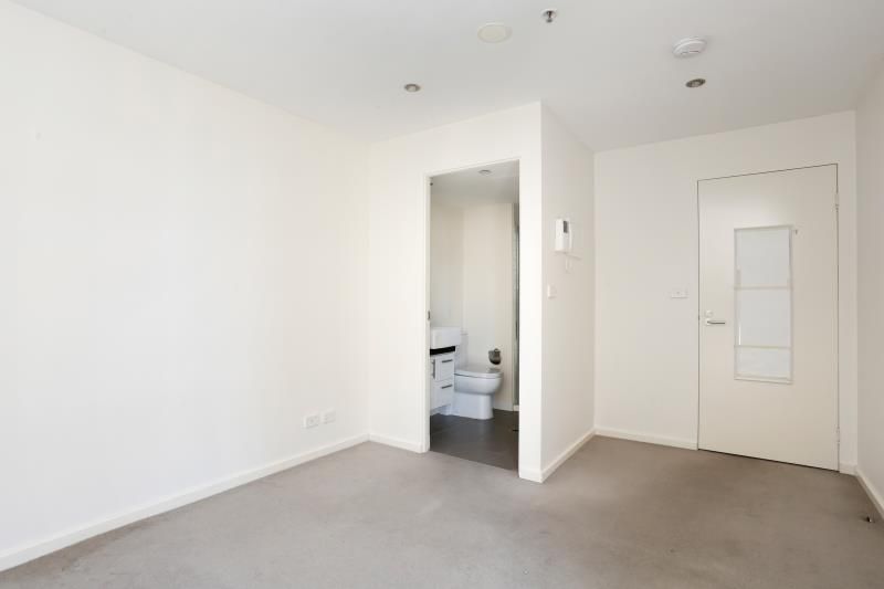 2106/8 Exploration Lane, Melbourne