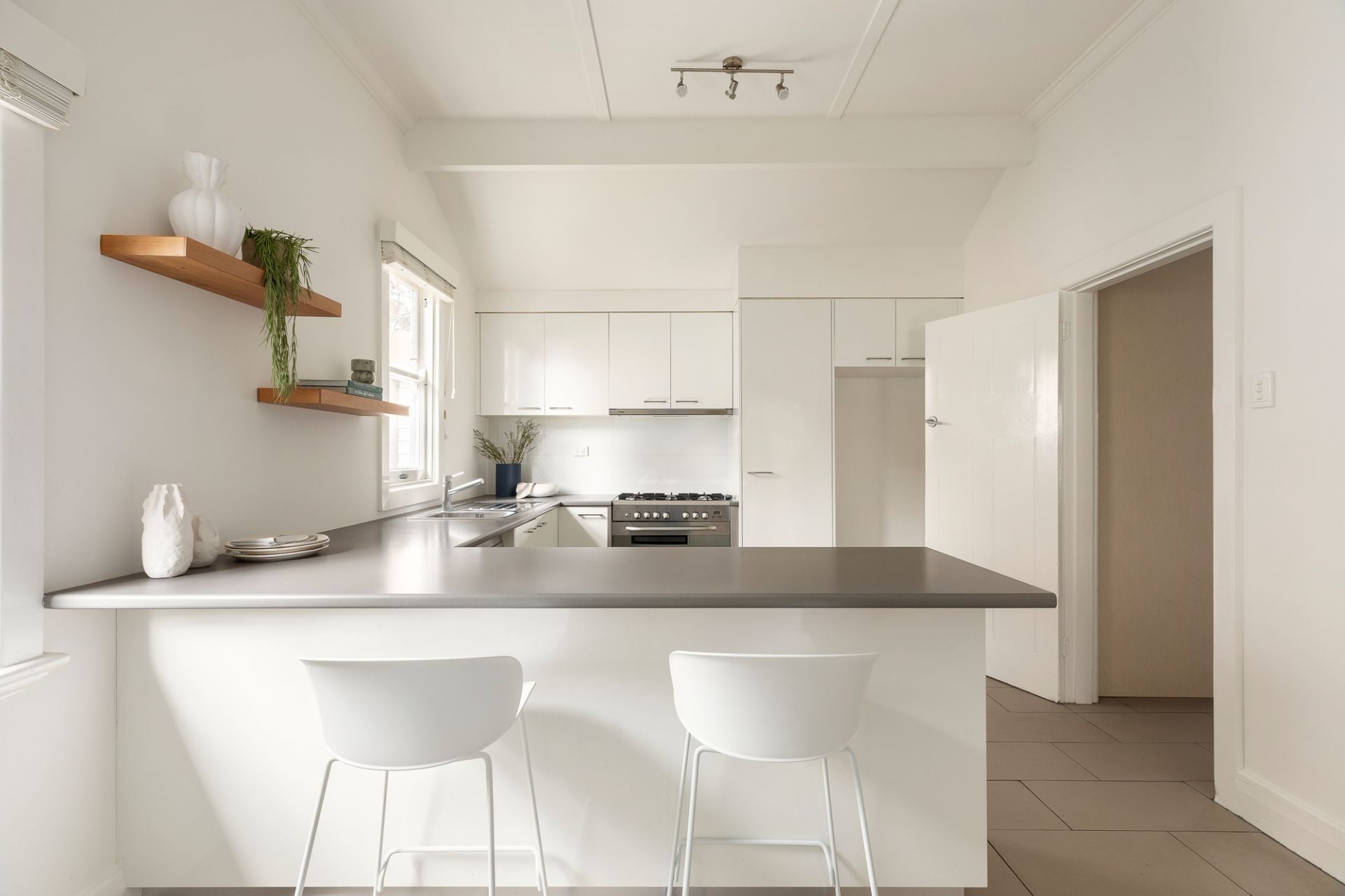 20 Bayside Crescent, Hampton, Hampton - Thumbnail 3