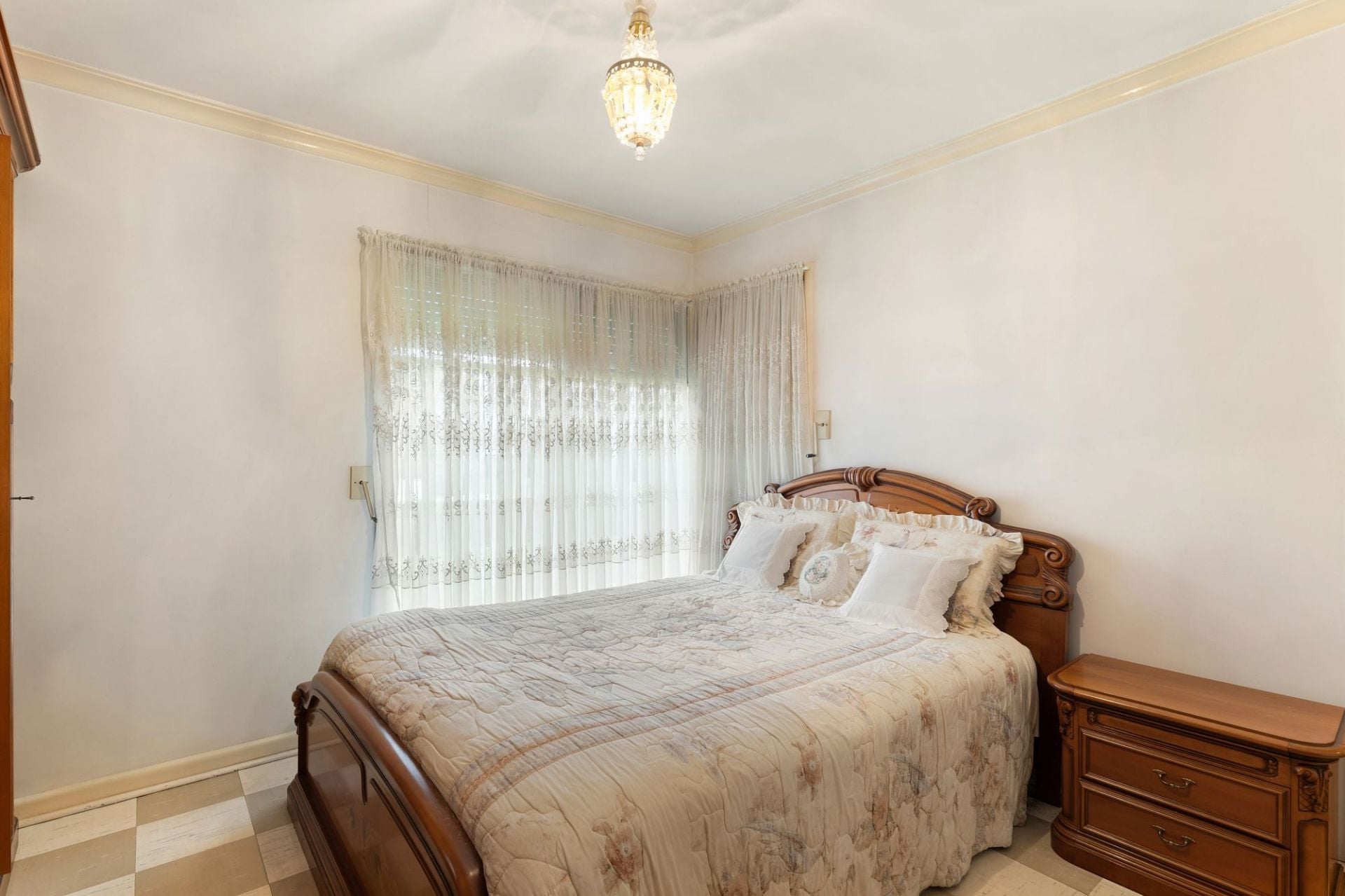 Investor / Builder Alert - Rare RGZ1 Corner Site ...... in Blue-Ribbon Locale