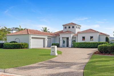 Wide River Luxury with Bridge-Free Boating Access