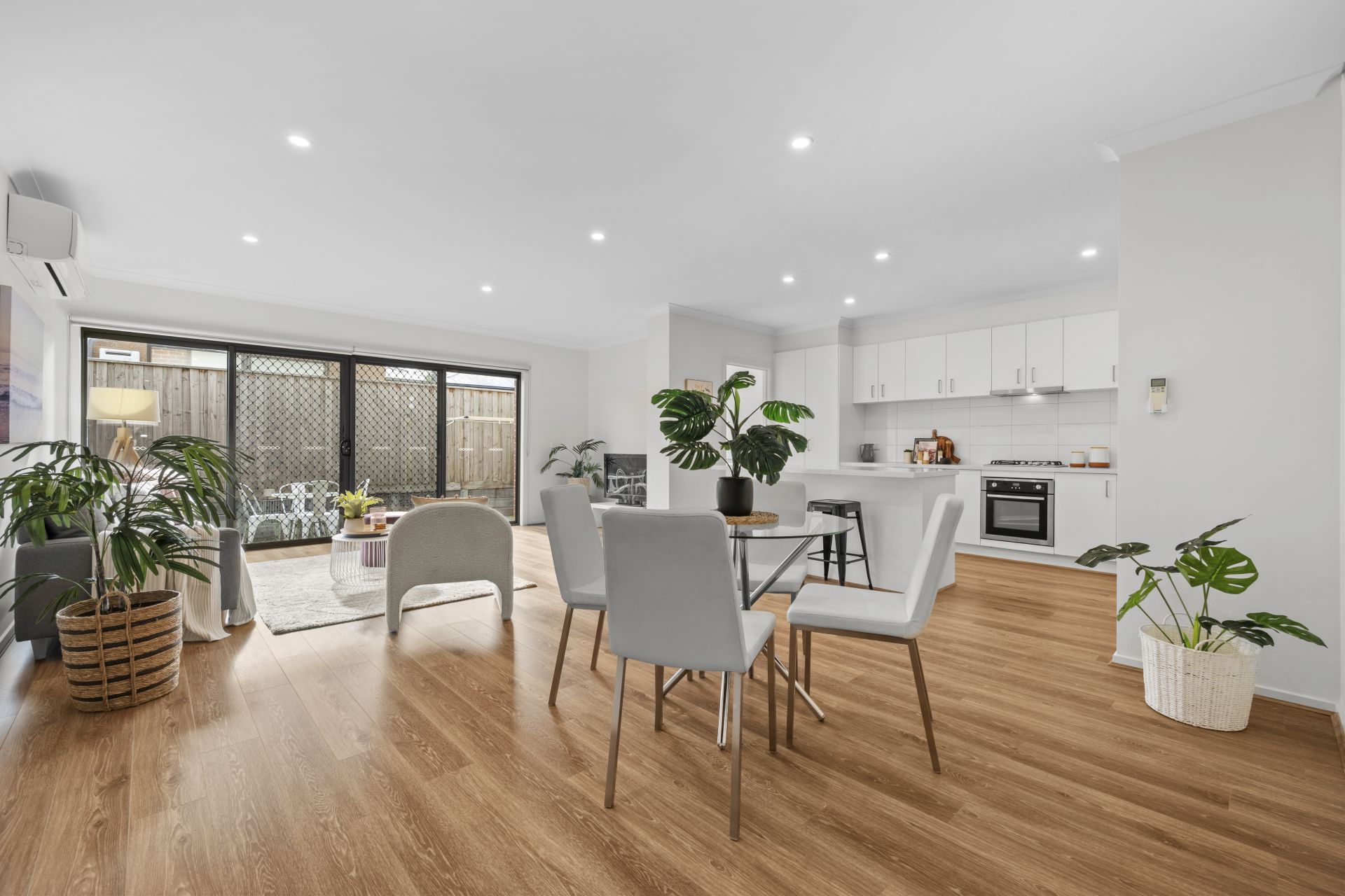 Five Star Family Living In Peaceful Epping
