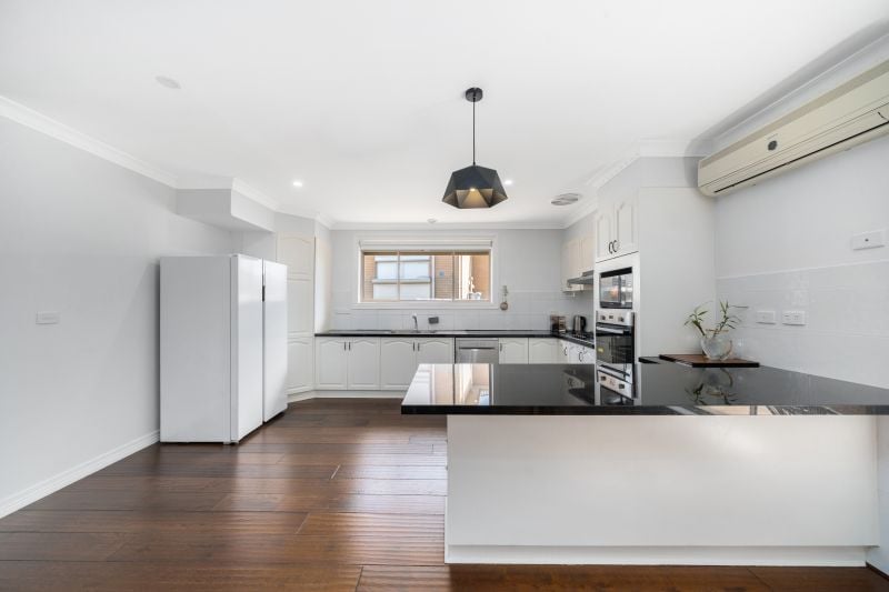 32 Pandora Avenue, Thomastown