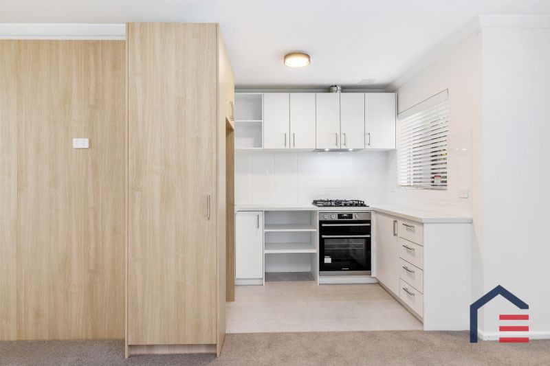 9J/59 Tenth Avenue, Inglewood