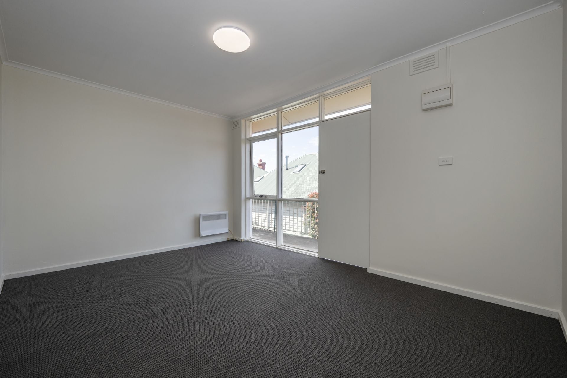 One Bedroom Fully Renovated in the Heart of Thornbury?