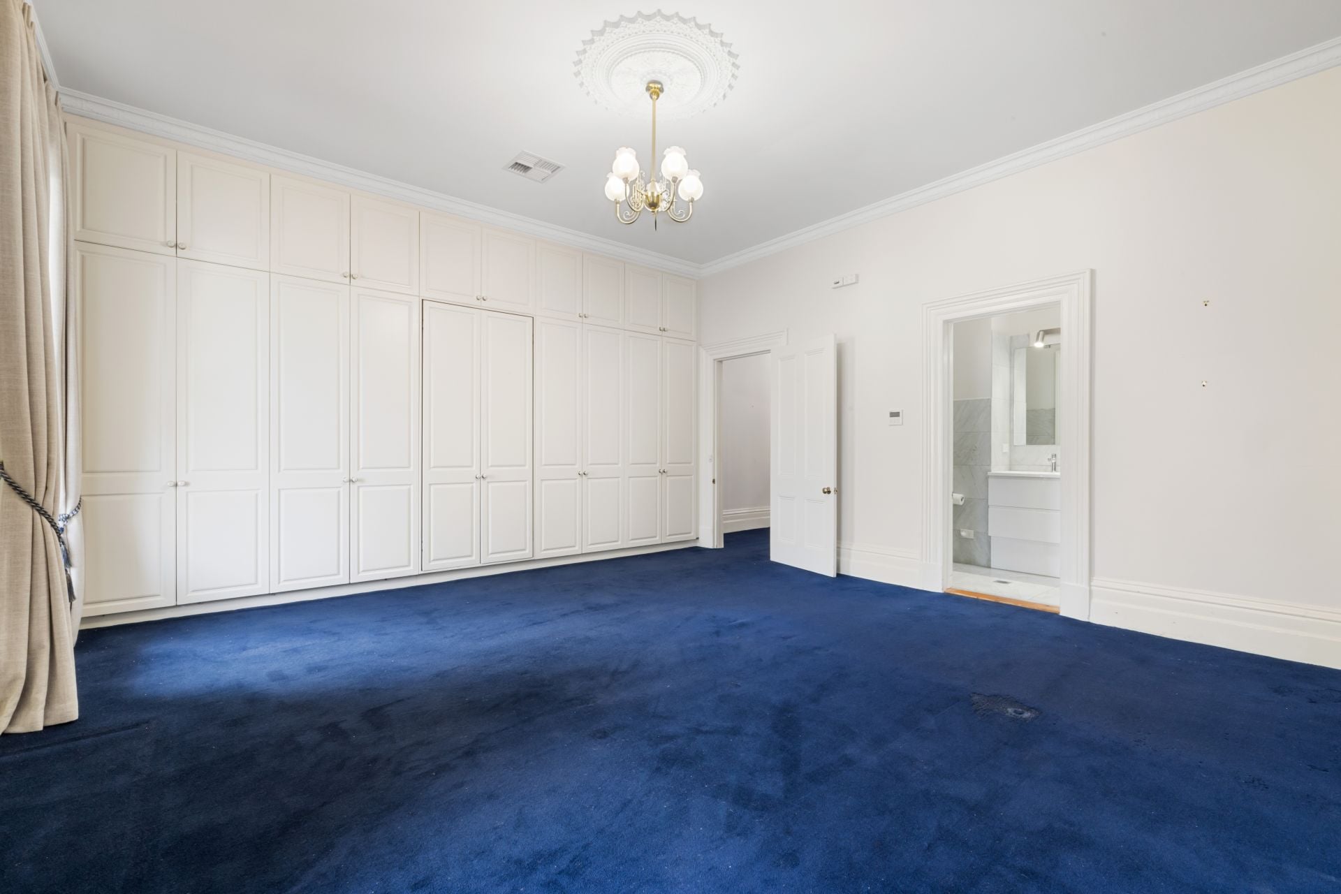 A Distinguished East Melbourne Residence of Enduring Elegance