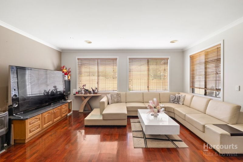 24 Maranoa Grove, Caroline Springs