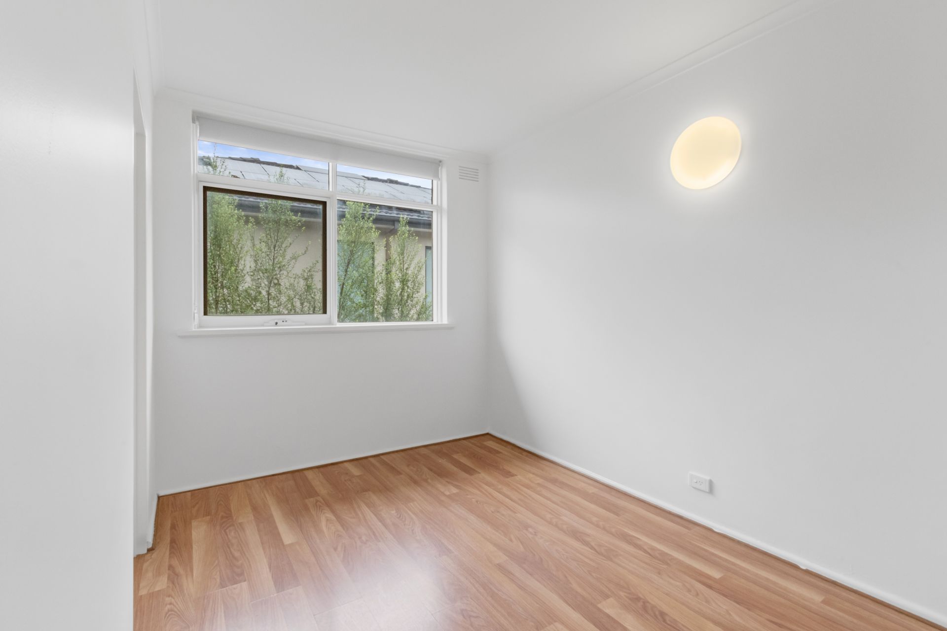 Bright & Conveniently Located!