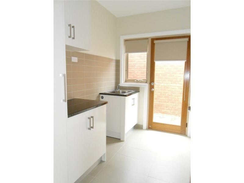 STYLISH TOWNHOUSE IN GREAT LOCATION