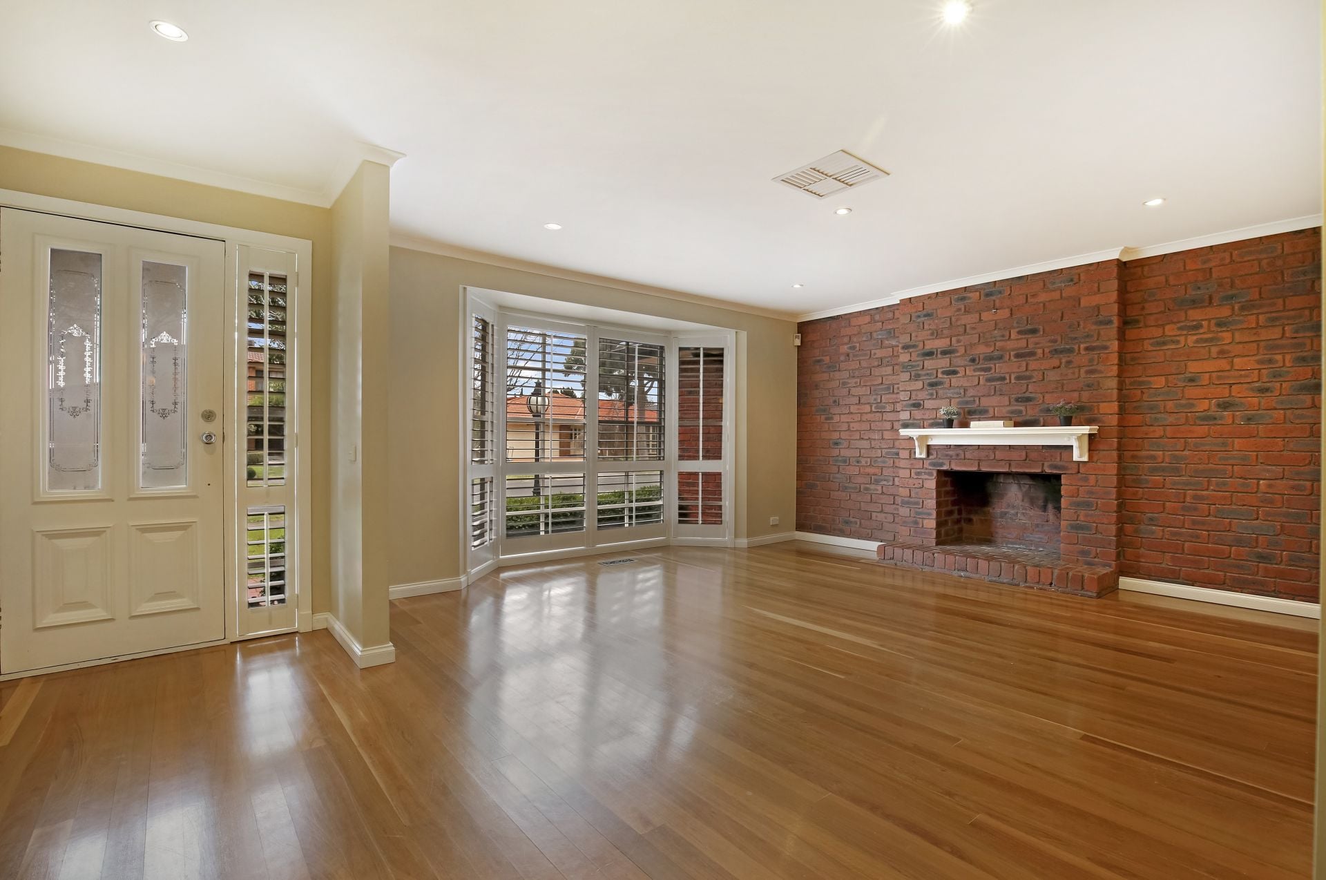LOOK NO FURTHER!