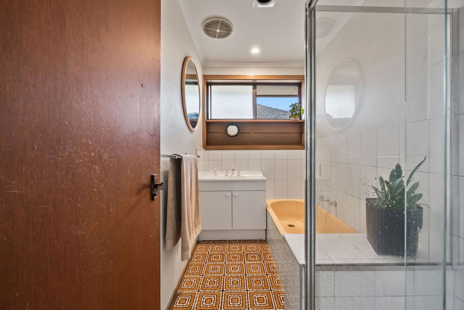 Spacious Semi-Detached Unit with Rare Huge Backyard