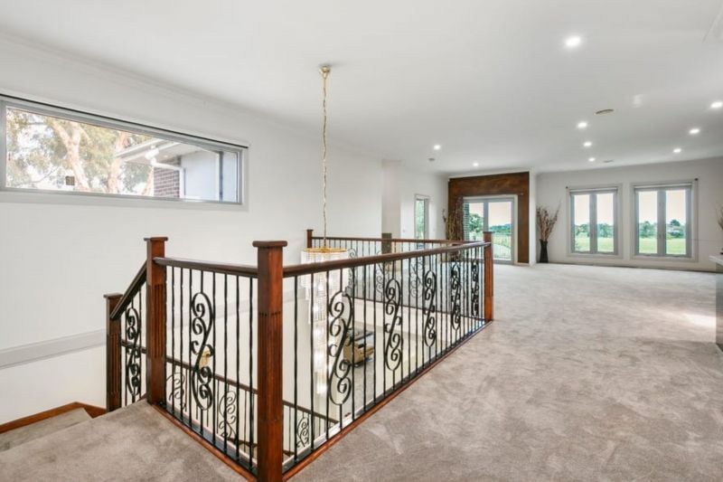 10 Wattlebird Crescent, Reservoir