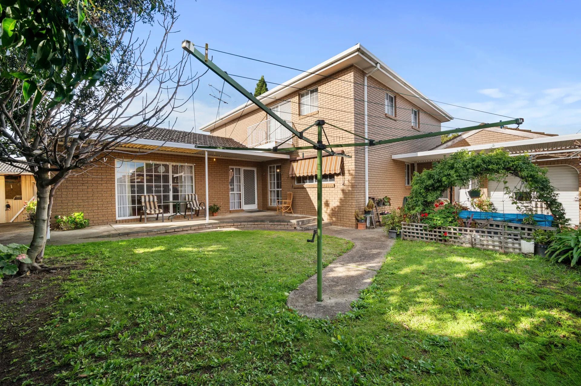 Spacious Family Living With Versatile Dual Level Design