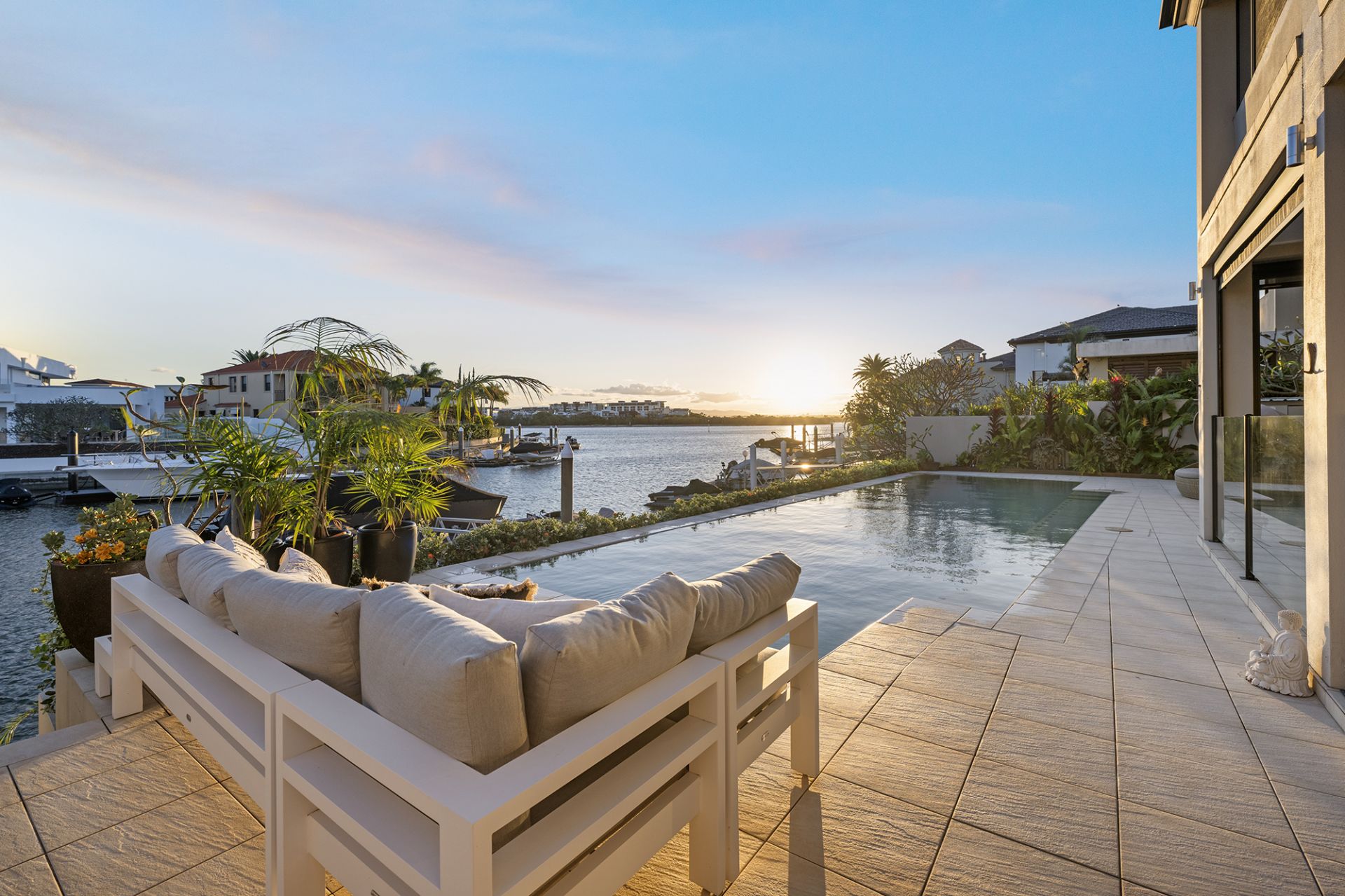 12 Queen Anne Court, Sovereign Islands - Thumbnail 4