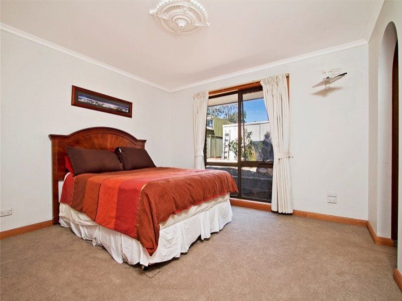 24 Akoonah Drive GOLDEN SQUARE VIC, 24 Akoonah Drive Golden Square - Thumbnail 5