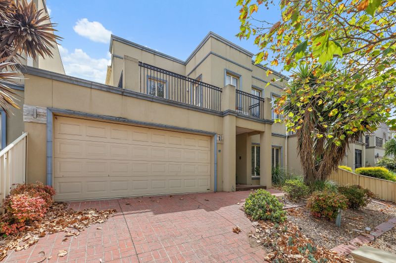 32 Lennon Boulevard, Point Cook