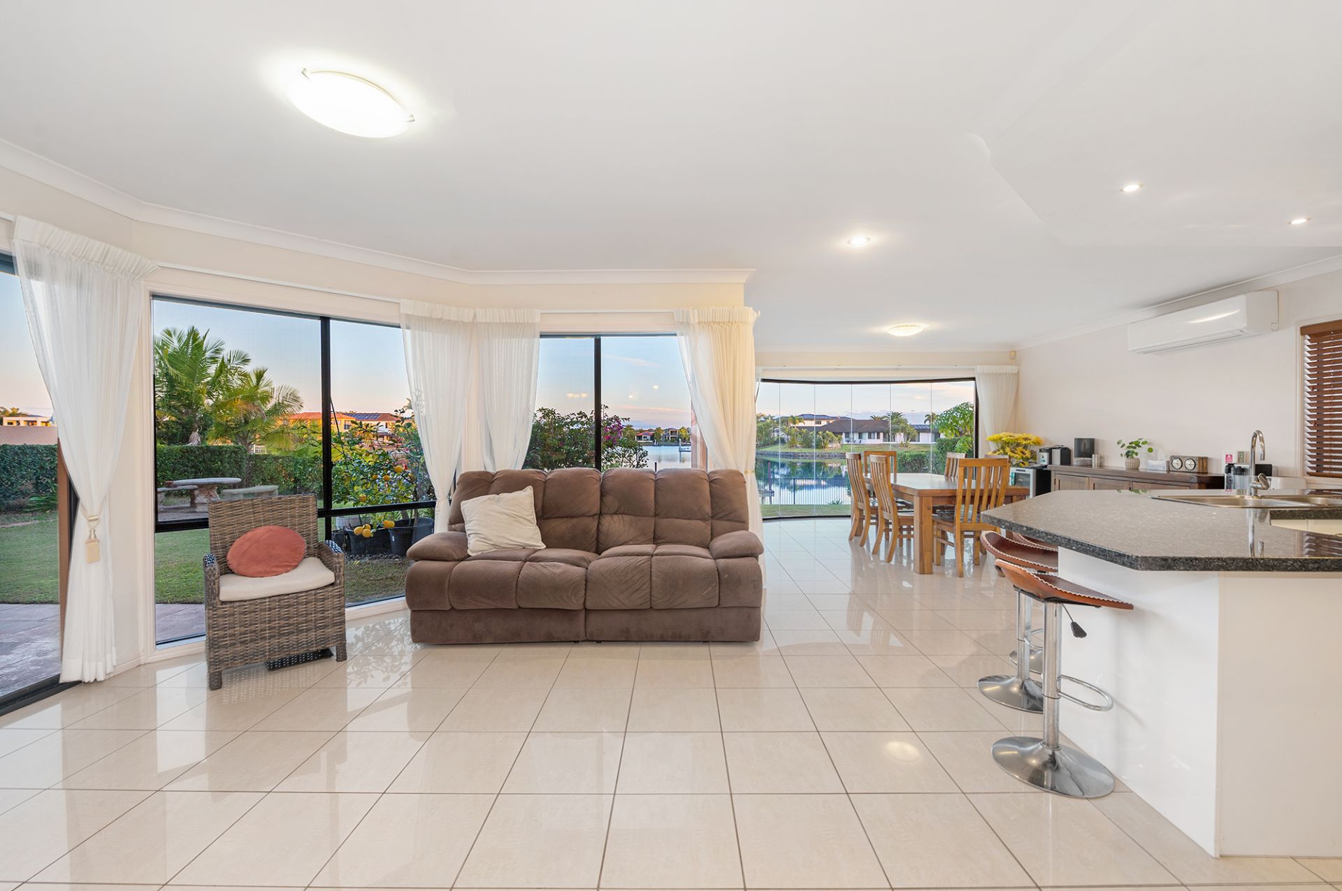 30 The Peninsula, Helensvale - Thumbnail 4